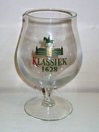 beer glass from the Oranjeboom brewery in Netherlands with the inscription 'Klassiek 1628'